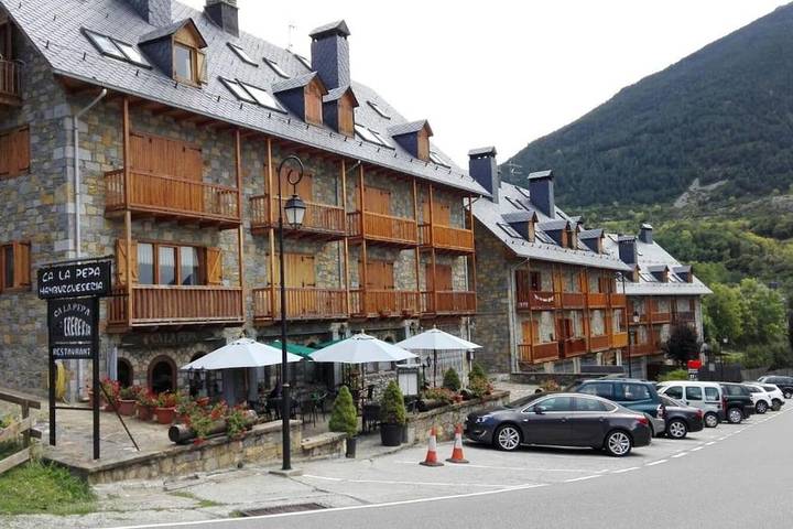 Gîte pour 7 personnes, avec Balcon et Jacuzzi ainsi que Jardin et Vue dans Vallee De Boi