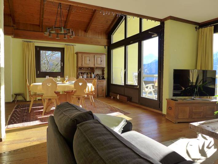 Ferienwohnung für 6 Personen, mit Pool und Seeblick sowie Garten und Terrasse, mit Haustier