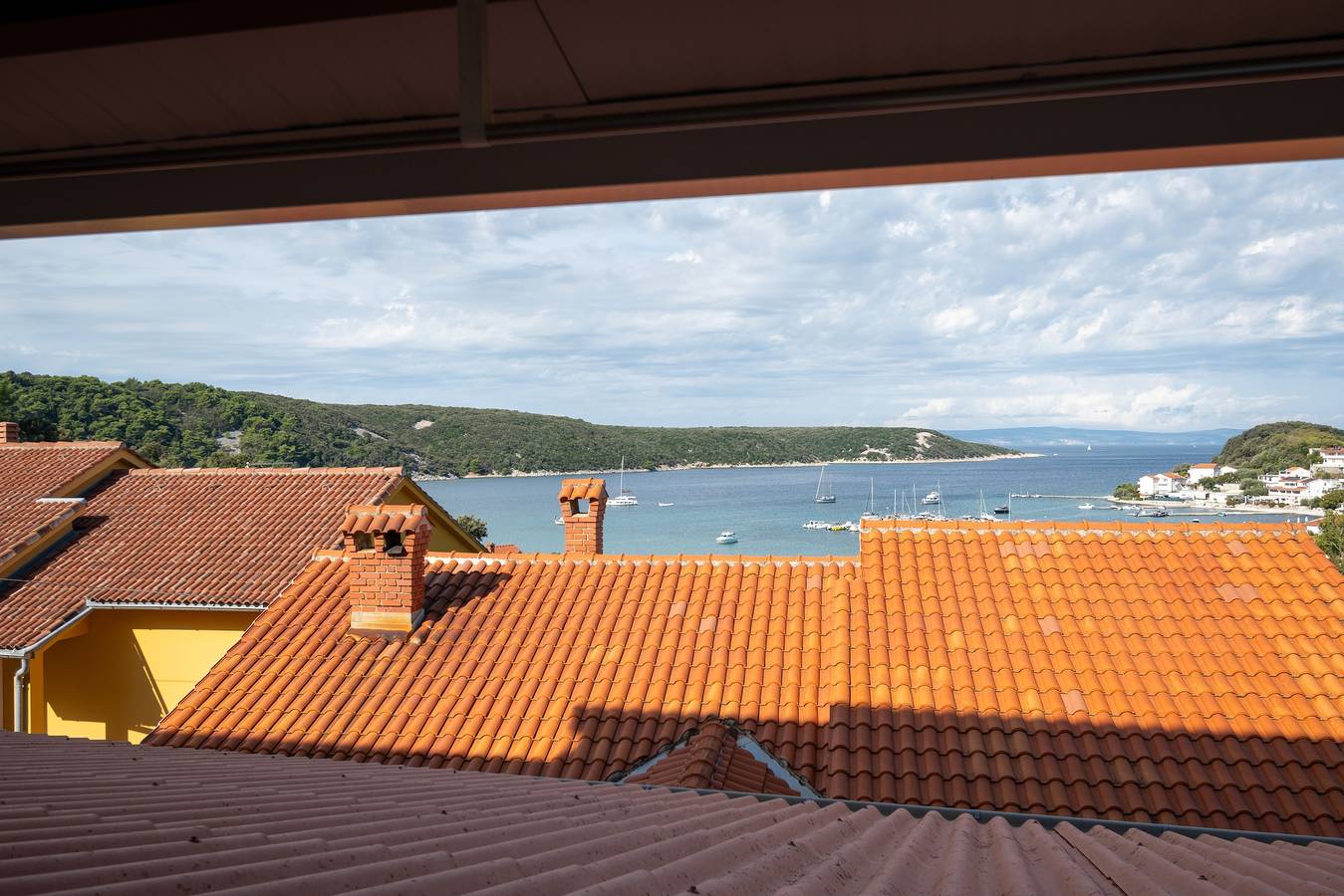 Ganze Wohnung, 2-Zimmer-Ferienwohnung mit Terrasse und Meerblick Kampor, Rab A-5056-a in Kampor, Rab