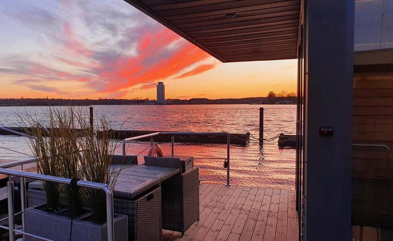 Boot für 4 Personen, mit Terrasse und Sauna sowie Ausblick in Schleswig