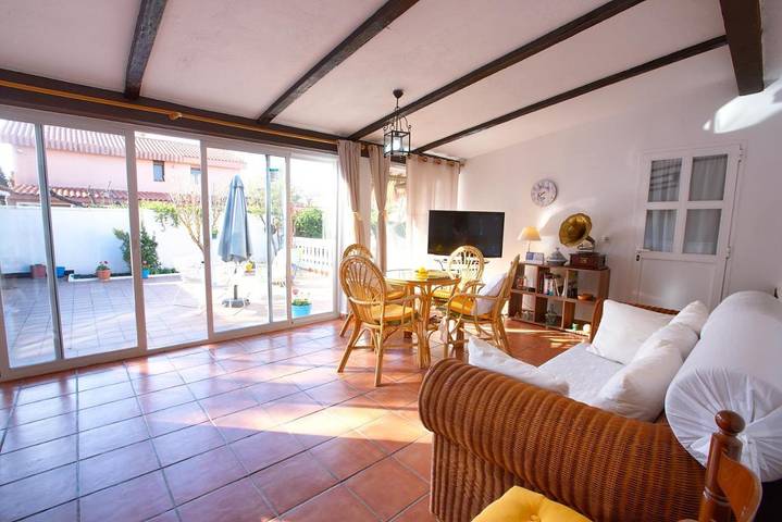 Casa rural para 8 personas, con piscina y jardín en Arcas