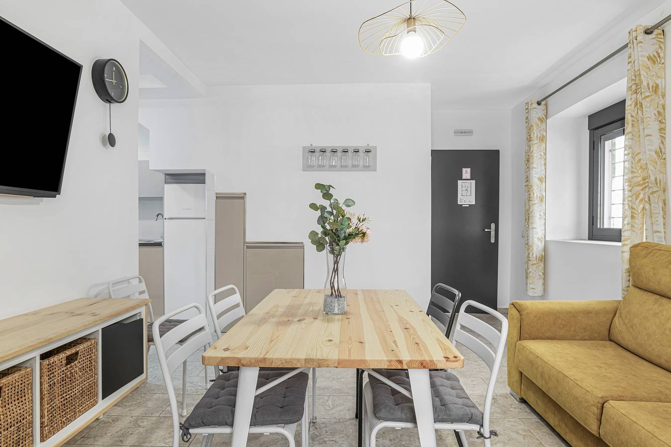 Apartamento entero, Apartamento 'Bellamar 1 Apartamento 2Dormitorios' con Wi-Fi y aire acondicionado in Playa Barbate, Barbate