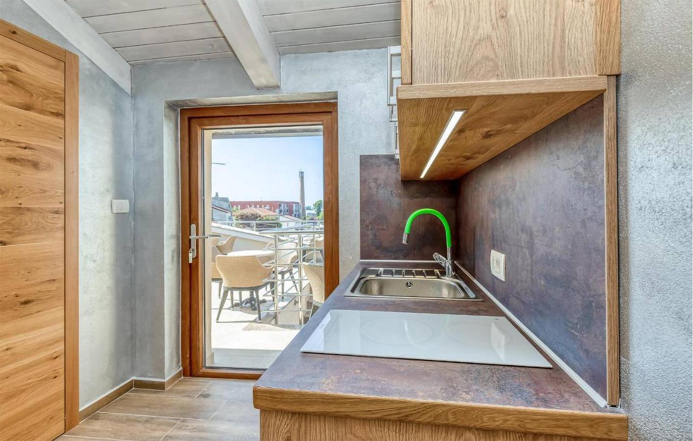 Appartement de vacances entier, Escapade en bord de mer : appartement confortable à l'étage supérieur avec Wi-Fi et parking in Umag, Région d'Umag