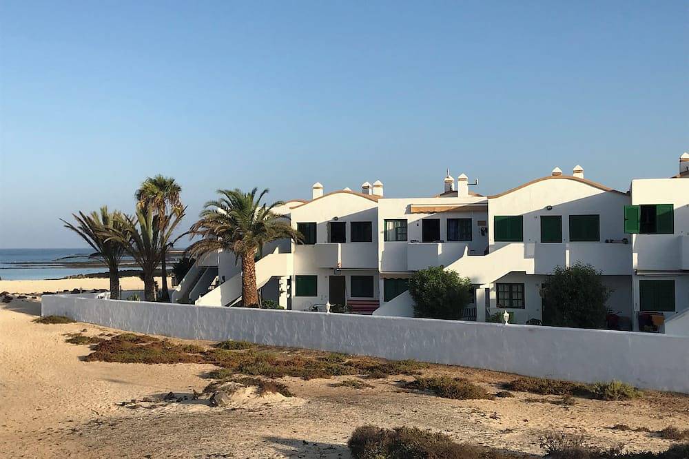 Ganze Wohnung, Apartamento Los Lagos| Direct to the beach & sea  | Terrace  | Bbq   | Top Wifi in El Cotillo, La Oliva