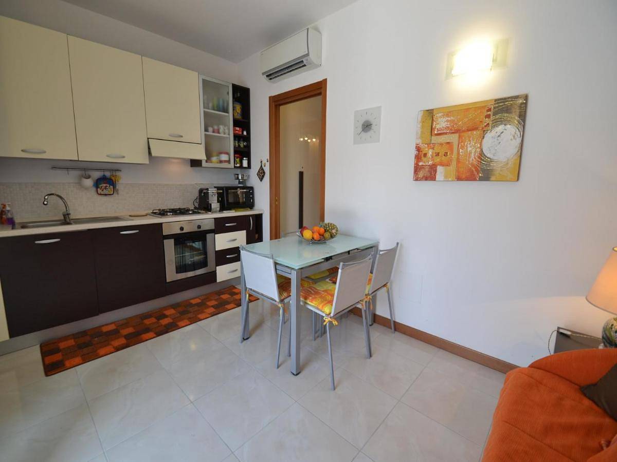 Ganze Wohnung, Air-conditioned with a pool,spa and fitness centre in Magliolo, Ligurische Alpen