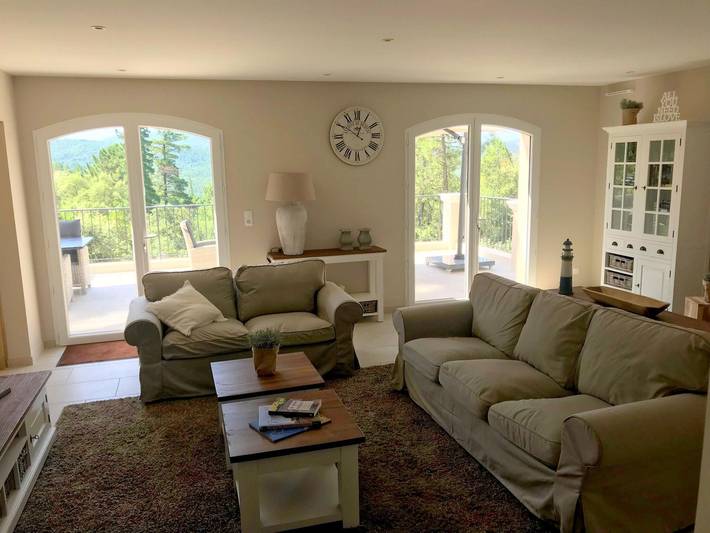 Location de vacances pour 8 personnes, avec piscine et terrasse, animaux acceptés à Le Muy - 3