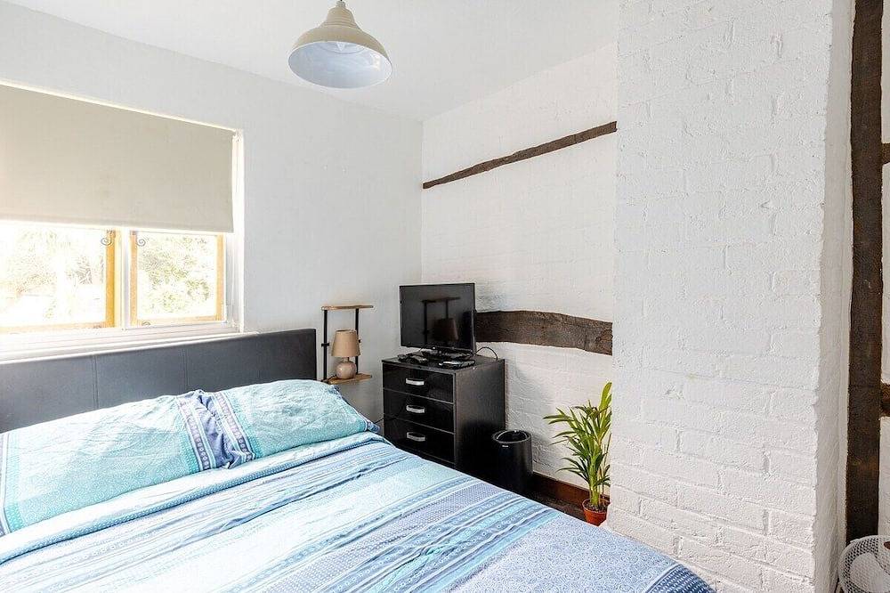 This charming 17th Century Grade Ii listed Cottage in Marlow, Chiltern Hills