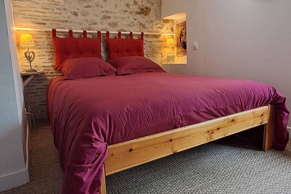 Le Sunset de Bénévent, gîte à la campagne de 4 à 6 personnes in Bénévent-l'Abbaye, Région de Guéret