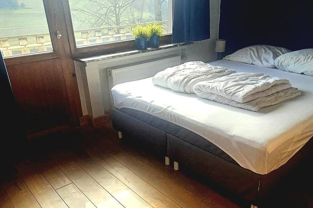 Gemütliches Chalet auf einem Hügel im Wald bei Willingen in Diemelsee, die Mittelgebirge