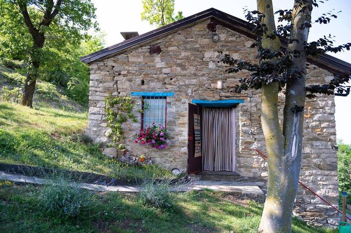 Location de vacances pour 4 personnes, avec vue et jardin à Bettola