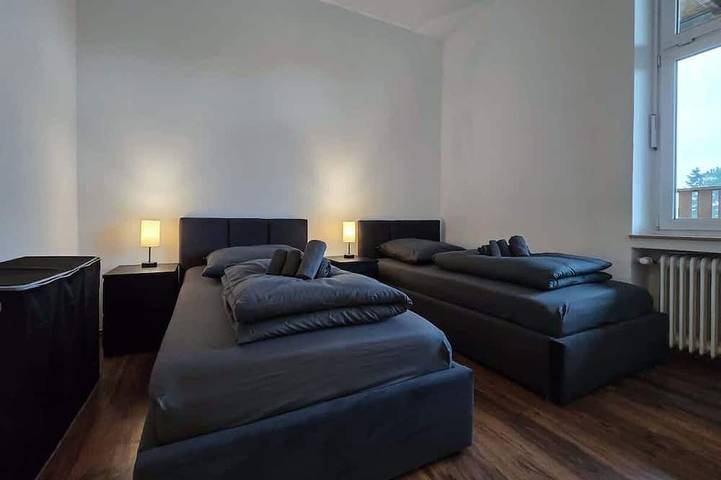 Ganze Wohnung, Alpha Apartments: 2 Sz + Terrasse, grünes Viertel in Krefeld, Niederrhein