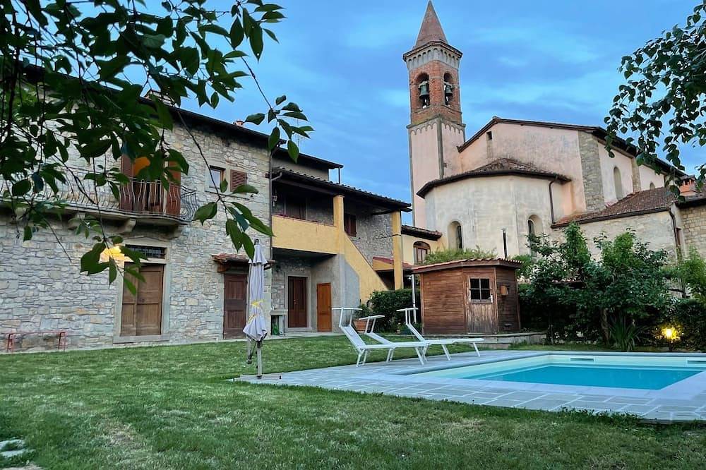 \"Da Paolino\" Villa with sauna and private pool in an ancient hamlet in Castel San Niccolò, Casentino