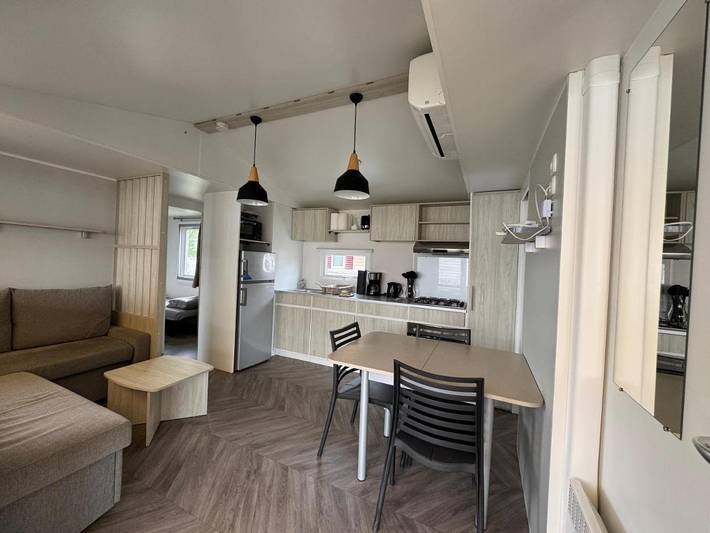 Camping pour 6 personnes, avec piscine ainsi que vue et jardin, animaux acceptés dans Claouey