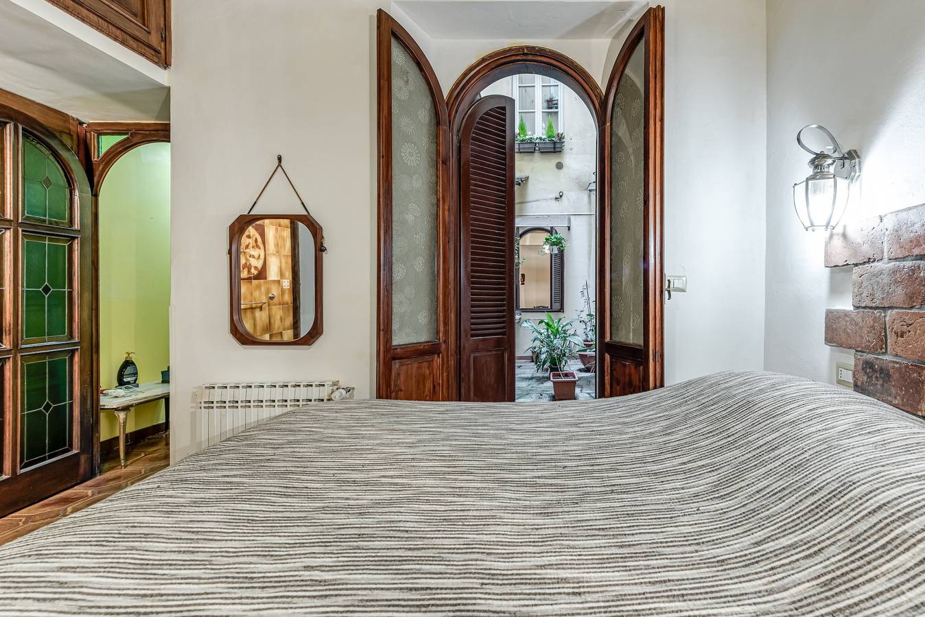 Entire apartment, Room 'Camera Matrimoniale 4' with Wi-Fi and Air Conditioning in Florence city center, Florence