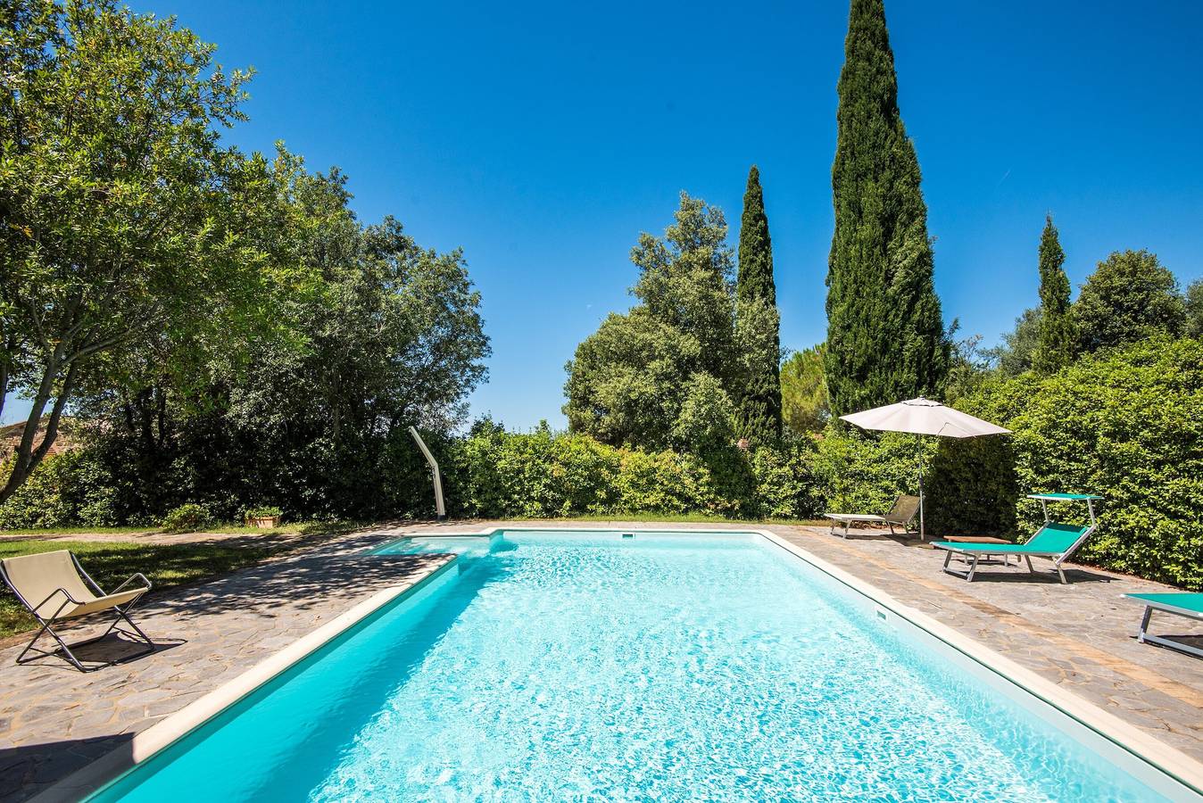 Podere Giardino Wine & Bed - Appartamento Ginepro: Casale con Piscina, Wi-Fi e Aria Condizionata in Montalcino, Val d’Orcia