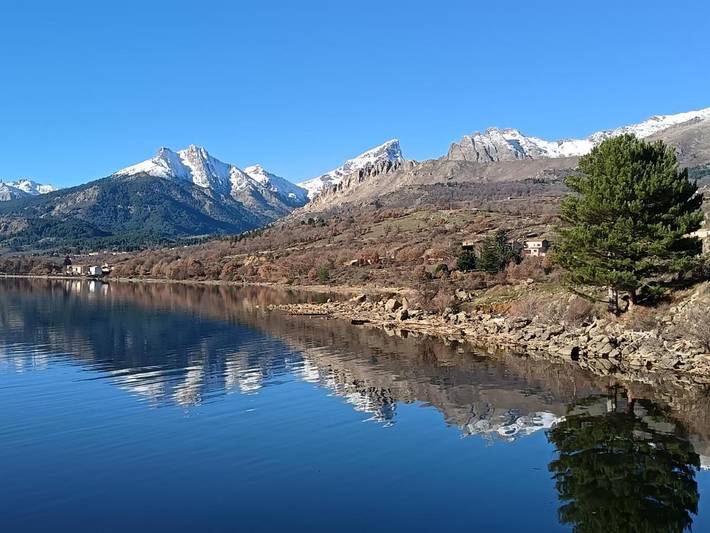 Gîte pour 4 personnes, avec vue ainsi que terrasse et vue sur le lac, animaux acceptés à Manso (homonymie)