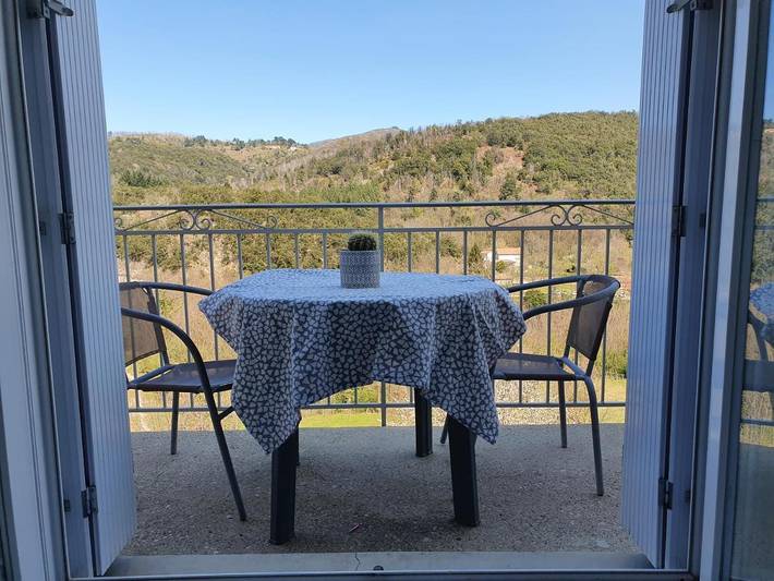 Gîte pour 4 personnes, avec vue et jardin dans Neyrac les Bains - 3