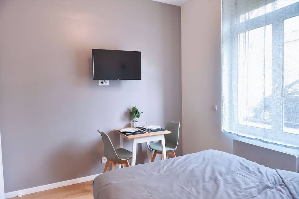Appartement entier, 1-Séjour de charme dans une ferme rénovée in Saint-Quentin, Aisne