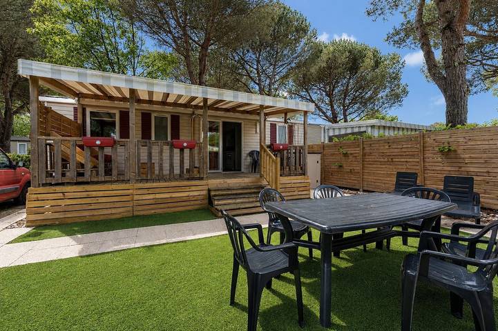 Camping pour 8 personnes, avec Jardin à Gastes