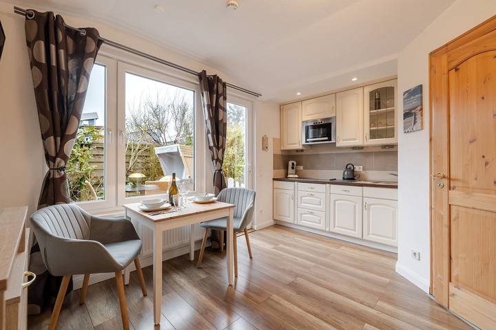 Ferienwohnung für 2 Personen, mit Terrasse in Wenningstedt