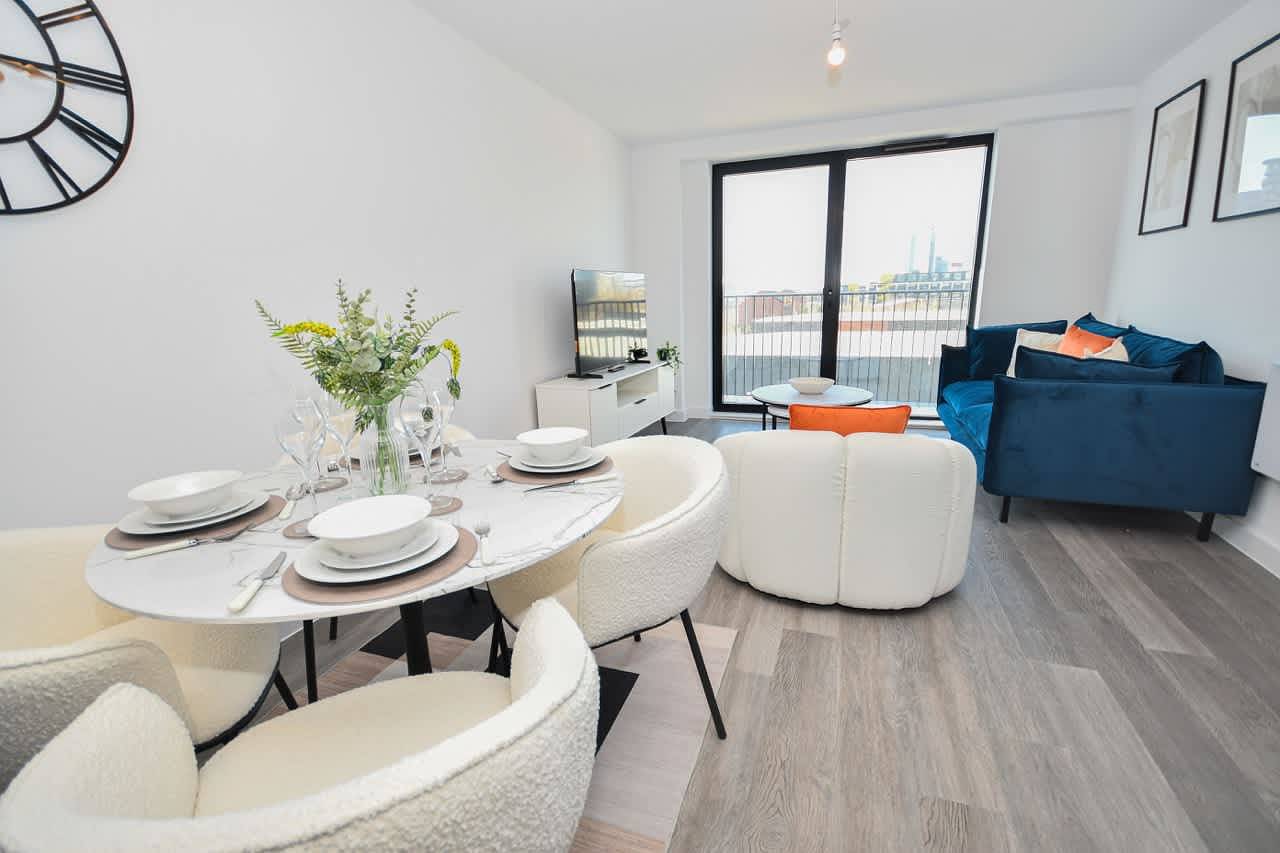 Ganze Wohnung, Modern 2 Bedroom Apartment in Manchester w Balcony in Greater Manchester