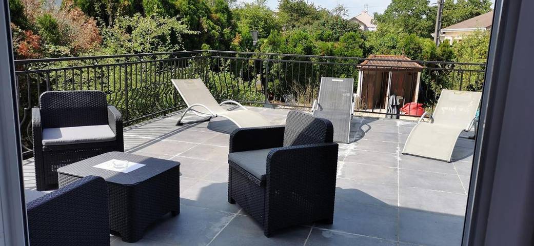 Hôtel pour 2 personnes, avec jardin et vue ainsi que terrasse et piscine dans Terres-de-Haute-Charente - 2