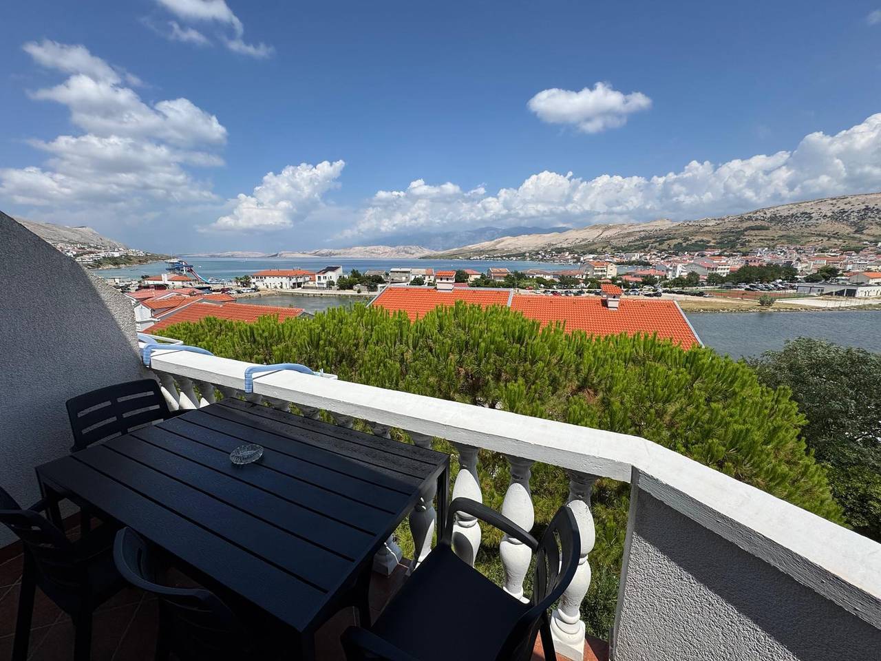 Ganze Wohnung, Ferienwohnung für 5 Personen mit Balkon/Terrasse in Pag Stadt, Pag