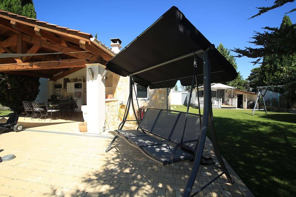 6 Pers., 2 dormitorios, baño, sala, comedor, patio, piscina, Familienunte in Camaret-sur-Aigues, Vaucluse