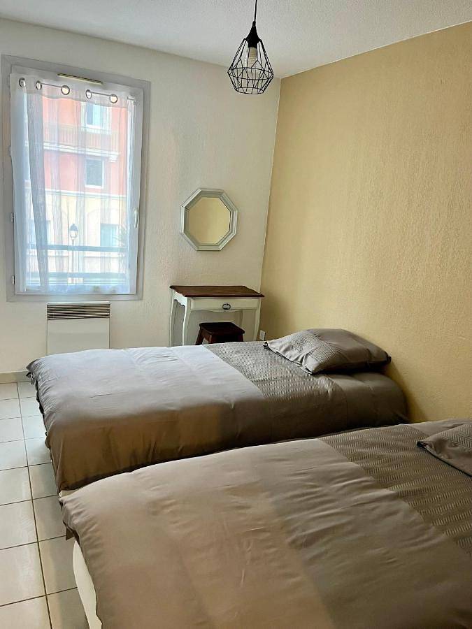 Appartement entier, Two-Bedroom Apartment in Port-de-Bouc, Côte méditerranéenne (France)