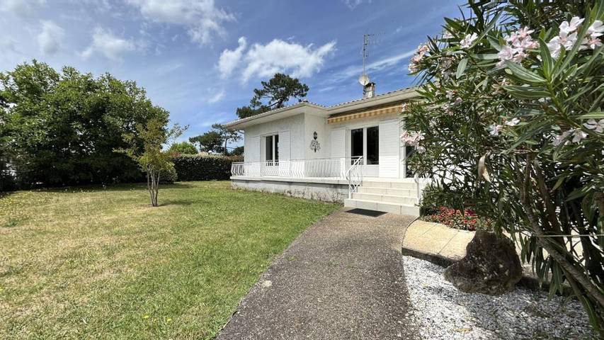 Location de vacances pour 8 personnes, avec jardin dans Port de la Hume