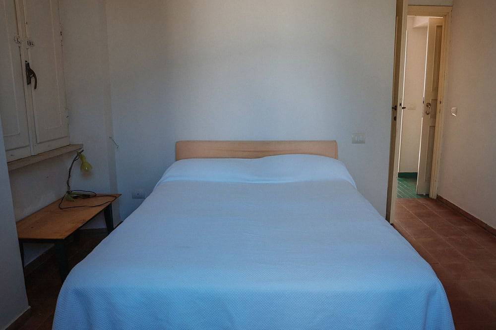 Entire apartment, Appartamento 4 camere, scesa al mare privata in Santa Marinella, Rome Province