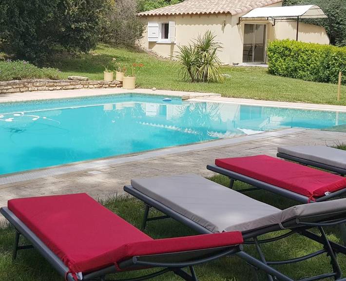 Location de vacances pour 2 personnes, avec Terrasse et Jardin ainsi que Piscine et Sauna à Saint-Nazaire (Gard)