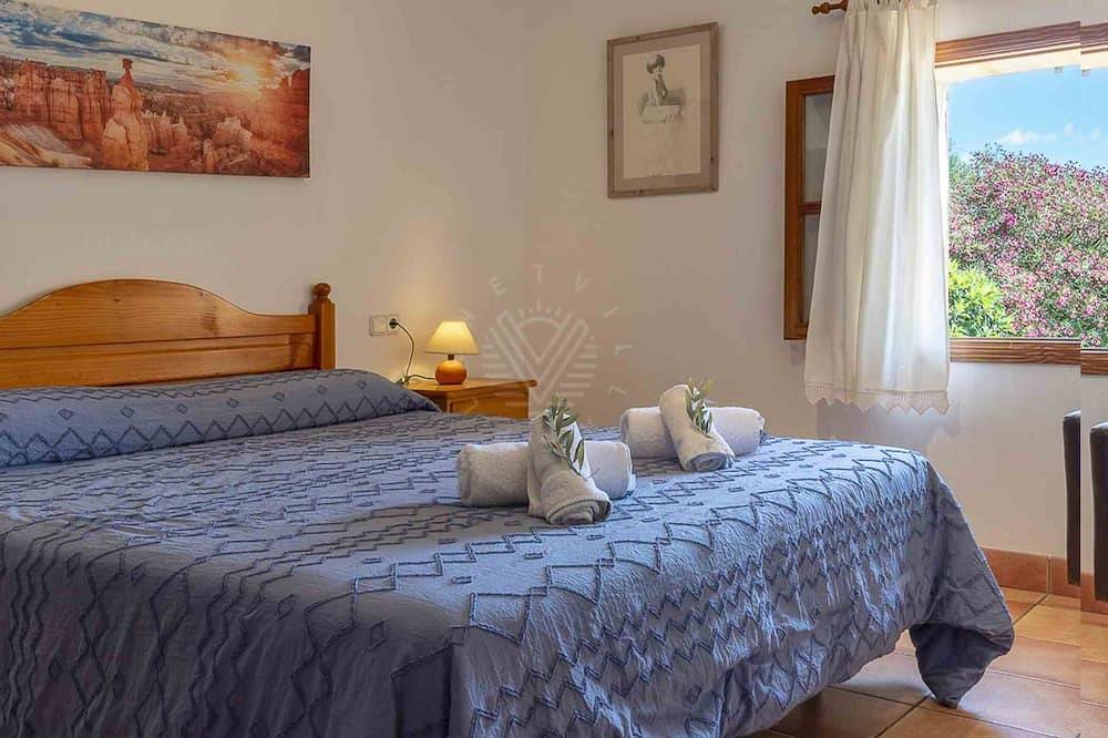 Cas Home, villa with tennis court and private pool in Búger, Majorca Center