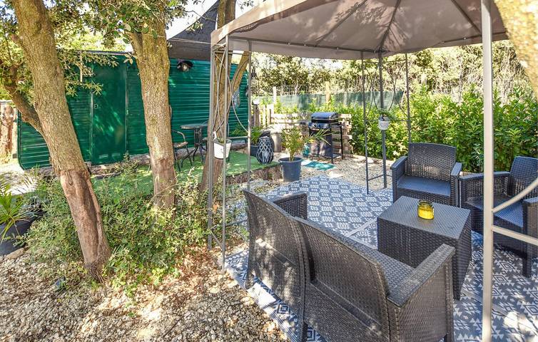 Mobil-home confortable avec jardin et parking près de Pernes-les-Fontaines in Pernes-les-Fontaines, Parc naturel régional du Mont-Ventoux