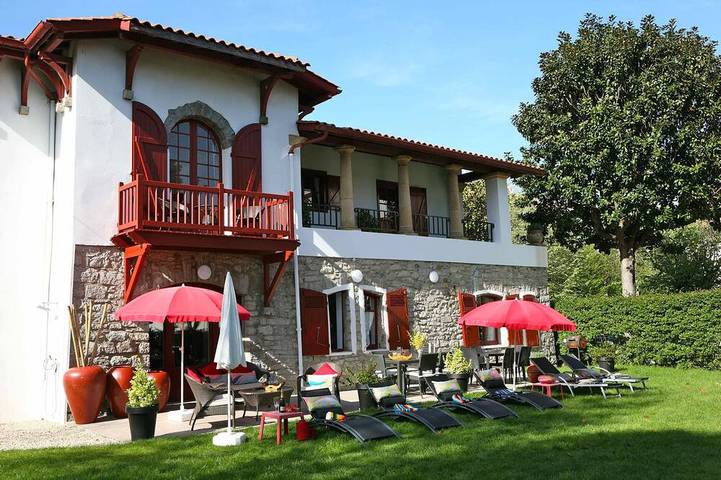 Casa rural para 14 personas, con jardín, Se admiten mascotas en Hendaya
