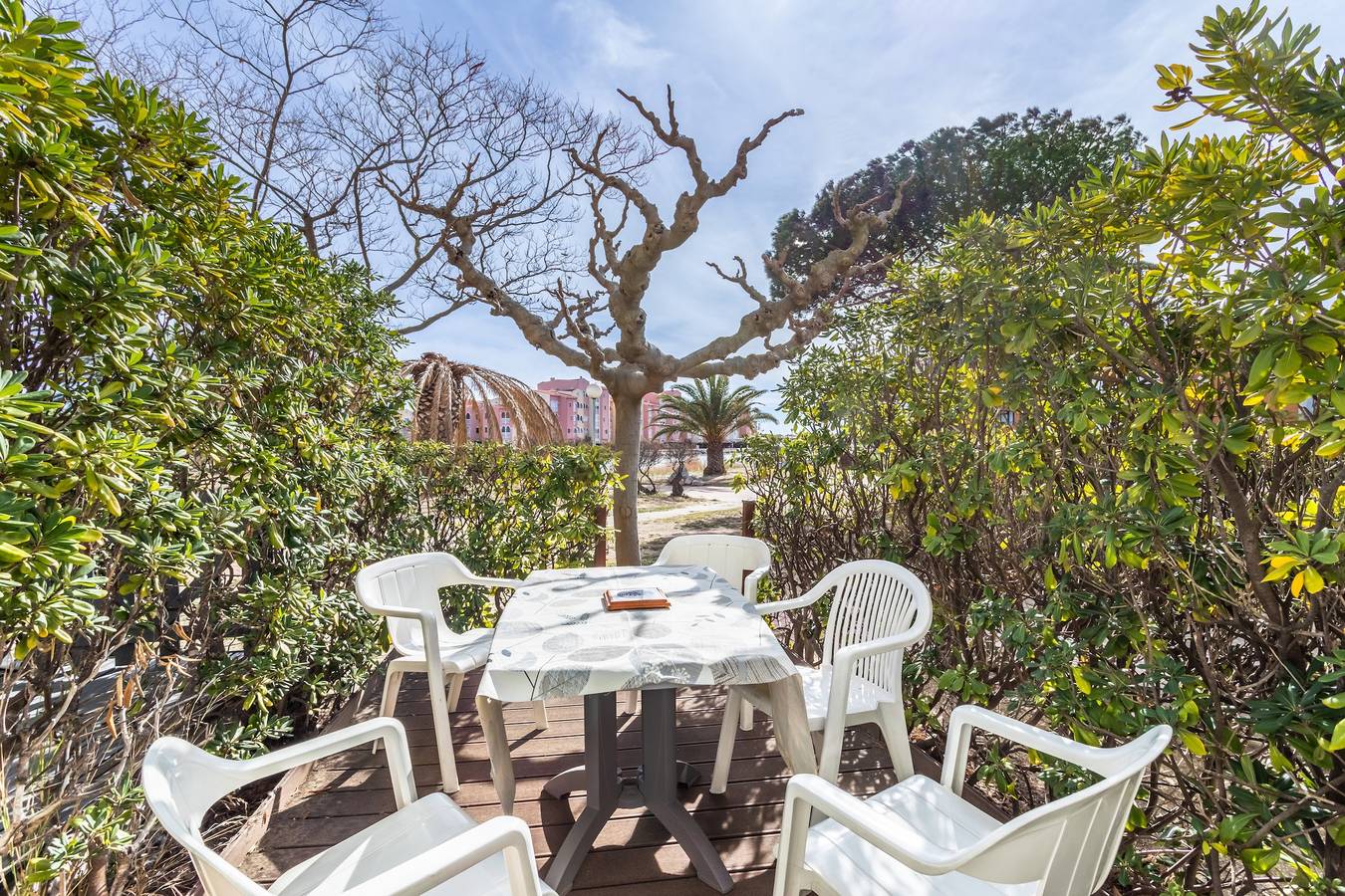 Ganze Wohnung, Ferienwohnung 'Appart T2 30m2 Et Jardinet' mit Seeblick, privatem Pool und privater Terrasse in Le Barcarès, Mittelmeerküste (Frankreich)