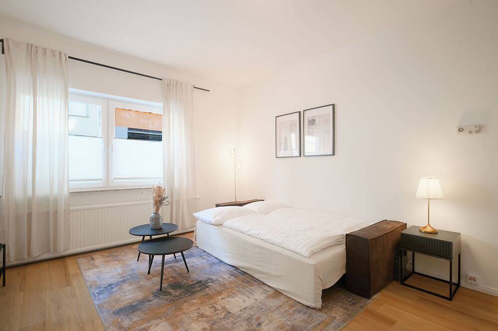 Ganze Wohnung, Nuit Apartment - Hbf, Zentral, Helios-Klinik, Nähe Messe Düsseldorf in Krefeld, Niederrhein