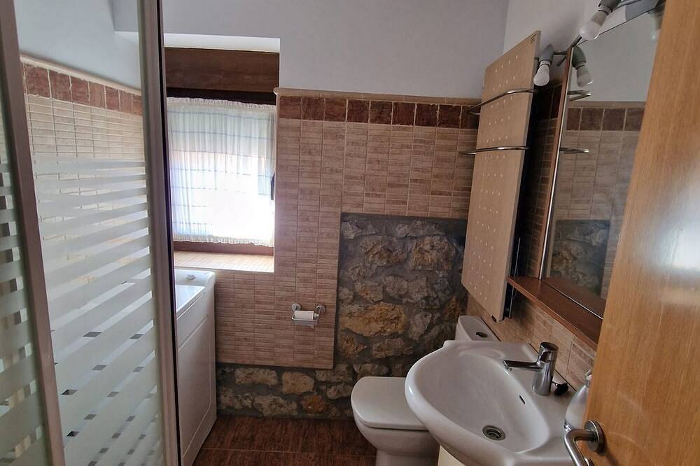 Ganze Wohnung, Apartment-Ensuite mit Dusche in Queveda, Santillana del Mar