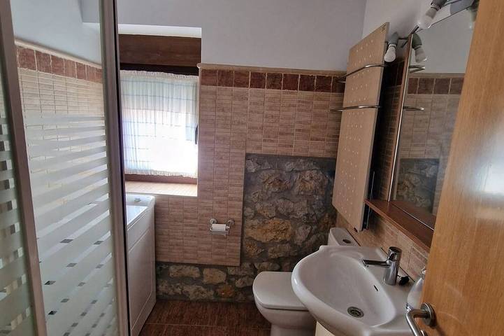 Entire apartment, Apartamentos Viñas - 1 room apartment in Queveda, Santillana del Mar