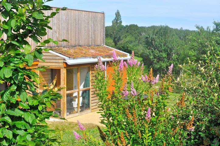 Location de vacances pour 16 personnes, avec jardin ainsi que vue et piscine, adapté aux familles à Sorges - 2