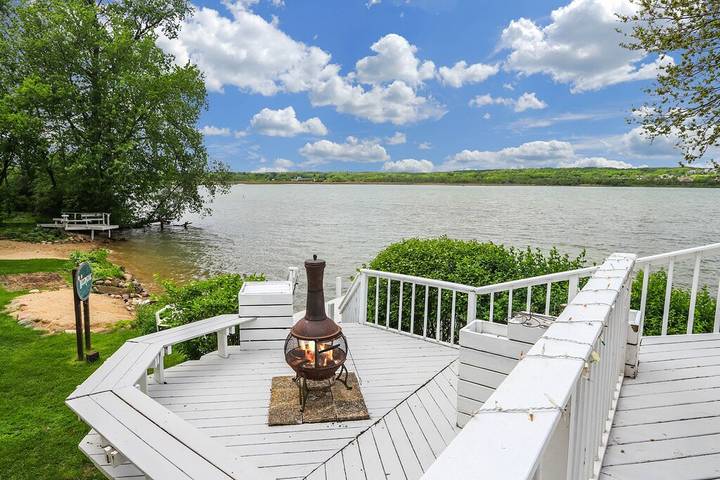 Vacation house for 17 people, with yard in Wisconsin