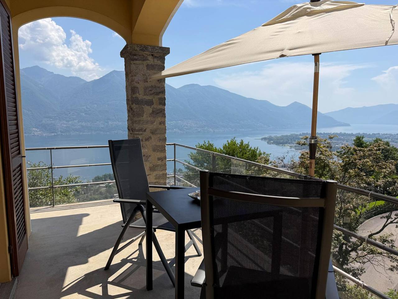 Gepflegtes Tessiner Einfamilienhaus am Sonnenhang über Locarno mit Panoramasicht in Brione sopra Minusio, Tessiner Alpen
