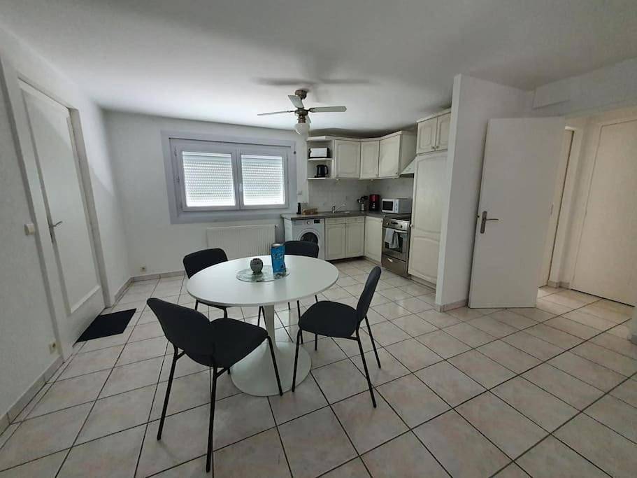 Appartement entier, Charmant appartement au rez de jardin d'une maison in Divonne-les-Bains, Gex