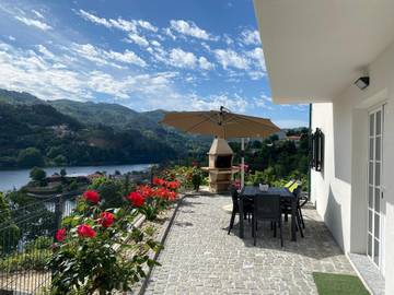Gîte pour 6 personnes, avec jardin et vue dans Rio Caldo