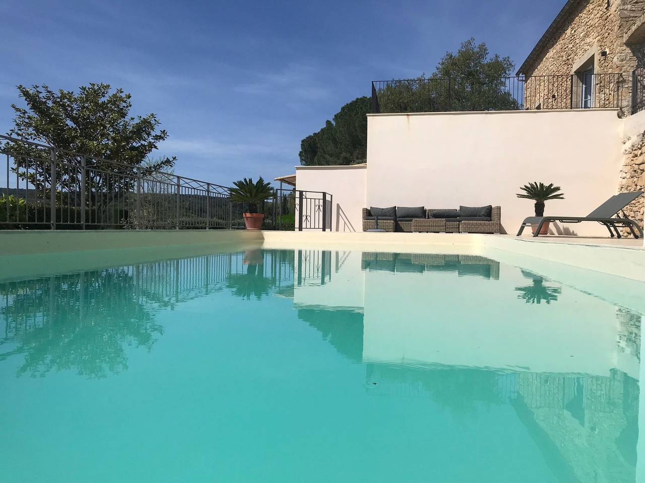 Gemütliche Ferienwohnung in Tresques, 2 km vom Stadtzentrum entfernt – Kühlschrank und Bettwäsche inklusive in Tresques, Nimes und Umgebung