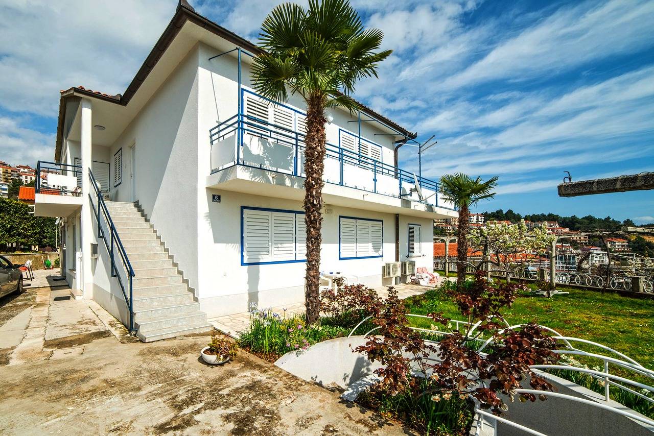 Ganze Wohnung, Studio für 2 Personen nur 200 m vom Meer entfernt in Rabac, Labin-Rabac