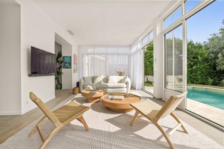 Location de vacances pour 10 personnes, avec vue ainsi que jardin et piscine dans Office de Tourisme de Cagnes sur Mer - 4