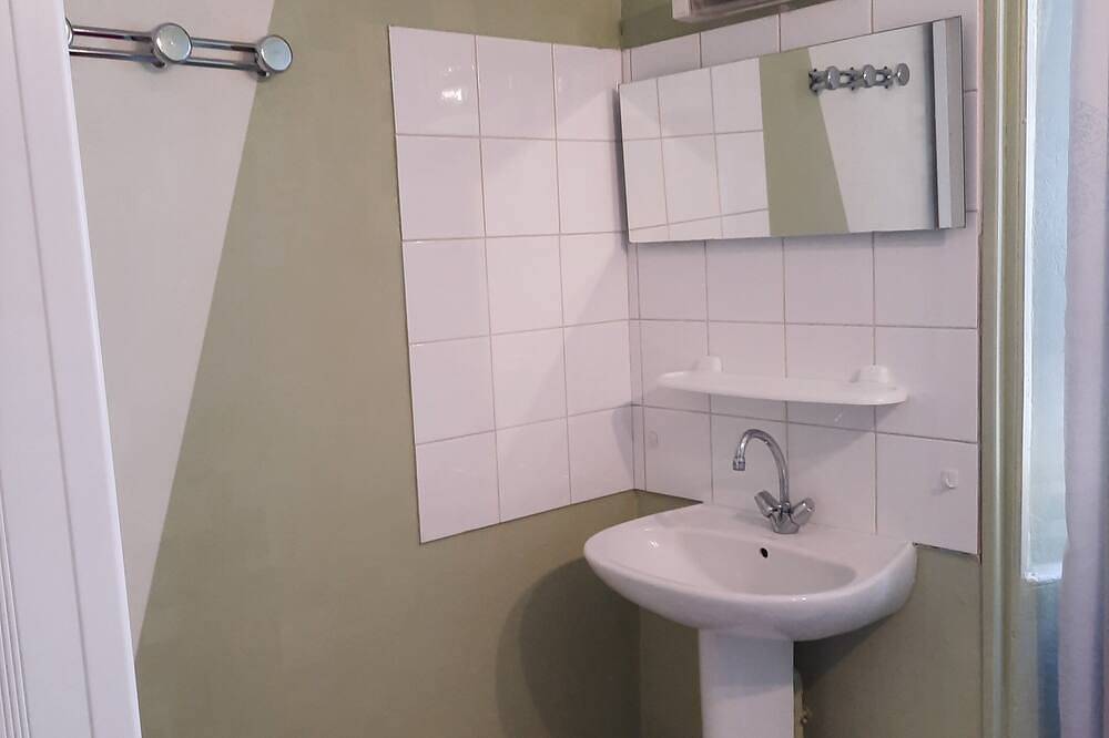 Gîte 50 m² , dans un petit bourg de vallée au bord de la rivière l'aspre. in Fontanges (homonymie), Parc naturel régional des Volcans d'Auvergne