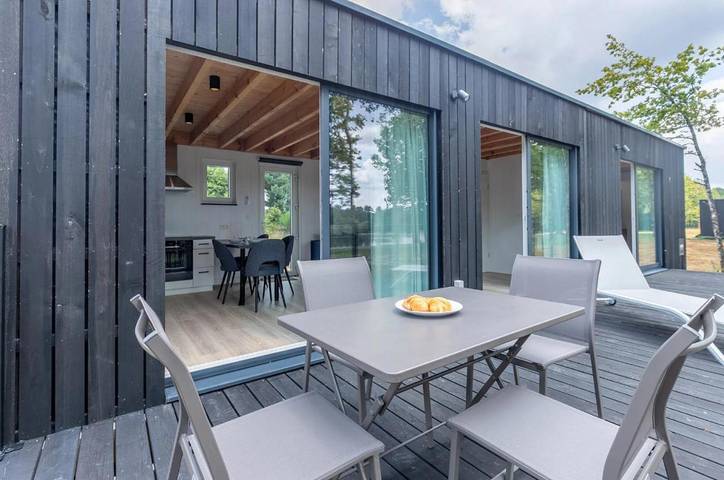 Lodge pour 4 personnes, avec vue et jardin ainsi que vue sur le lac et terrasse, animaux acceptés