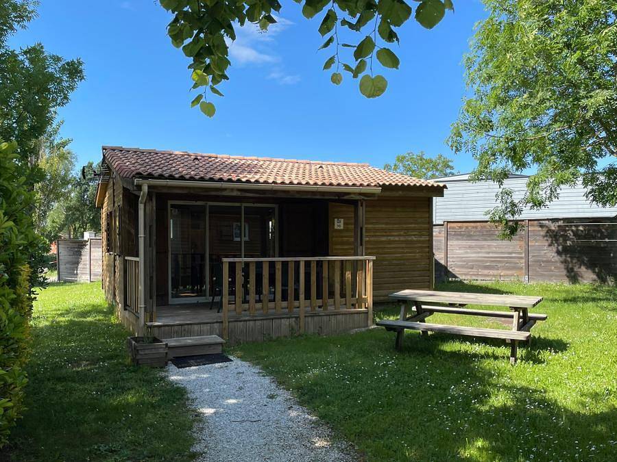 Flower Camping Saint-Martin - Mobilheim 6 personen - Premium Holzchalet 31m² - 2 Zimmer - Überdachte Terrasse - Tv - Lv - Klimaanlage in Sorèze, Lauragais